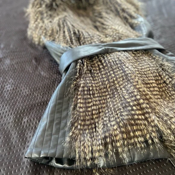 Faux leather/fur Bebe Vest with belt New Small - Picture 8 of 11